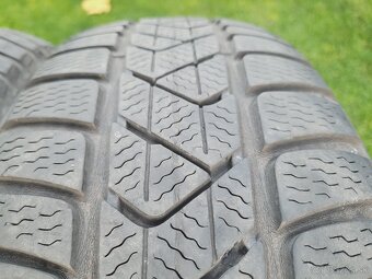 Predam 2ks zimne pneu 205/60 R17 - 2