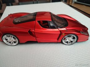 Predám  Enzo Ferrari 1:18 - 2