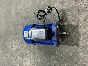 Predám elektromotor 220V, 1,5KW,5,2A - 2