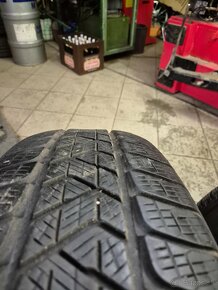 Predám zimné pneumatiky 215/65R17 - 2