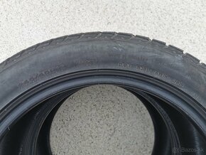 Predám 2ks zimné pneu GoodYear Ultrarip8  245/45 R18 100V - 2