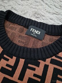 Fendi svetrík - 2