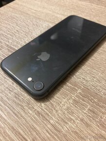 iPhone 8 / 128GB Cierny Super stav - 2