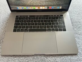 MacBook Pro 2019 15 palcový - 2