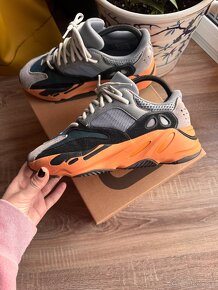 Adidas Yeezy 700 - 2