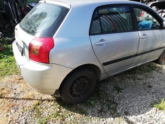 Predám náhradné diely toyota corolla 2002-2008 e12 1.4 vvti - 2