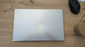 Asus ZenBook UX431F i5 8 GB RAM 256 GB - 2