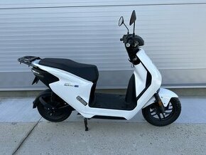 Honda EM1e elektrický scooter - 2