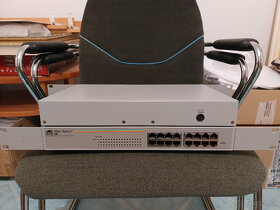 16port switche Allied Telesys - 2