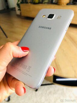 Samsung Galaxy A3 strieborný - 2