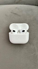 Apple AirPods 3. Generácie Lightning nabíjacie púzdro - 2