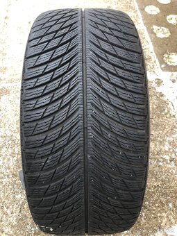 255/40r19 - 2