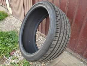 Letné pneu 1 ks Barum 255/30 R19 - 2