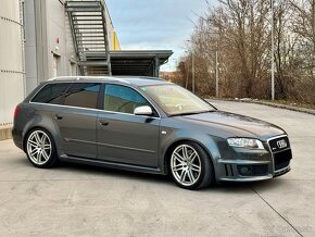 AUDI RS4 B7 4.2 FSI V8 - 2