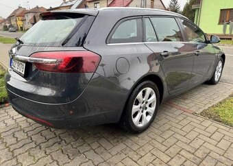 Opel Insignia 2,0 ECO TEC nafta manuál 103 kw - 2