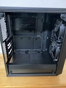 Predám PC skrinku Fractal Design Meshify C Dark TG - 2