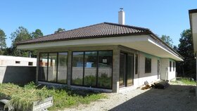 Moderný 4-iz. bungalov s dvojgarážou. - 2