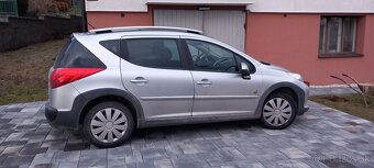 Nepojazdný Peugeot 207 - 2