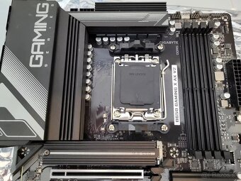 GIGABYTE B650 Gaming X AX V2 AM5 - 2