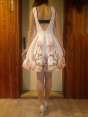 Značkové biele šaty Pretty Woman s kvetinovou potlačou - 2