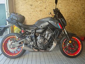 Yamaha mt 07 - 2