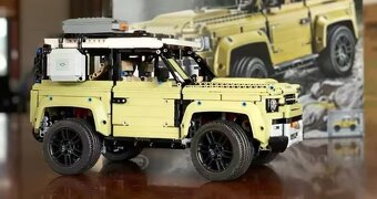 Technic 42110 - Land Rover Defender (2573 dielikov) - 2