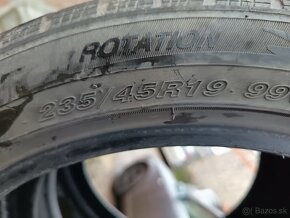 Predám pneumatiky 235 /45 R19  2ks zimné - 2