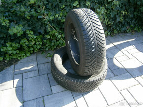 Predám 2x celoročné pneu Goodyear 215/65 R17 96V - 2