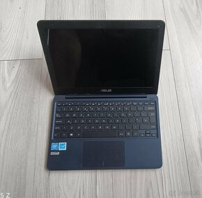 Asus e200 H - 2