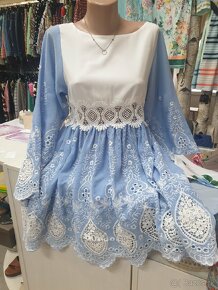 Šaty S krásne modre čipkové detaily - 2