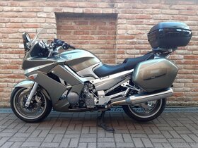 Yamaha FJR 1300 - 2