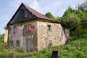 Na predaj: starý banícky dom na pozemku 1218 m2 v centre B.  - 2