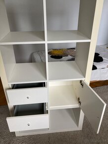 Biela knižnica so skrinkami IKEA - 2