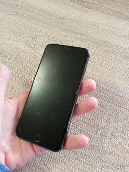 iPhone 8 / 128GB Dobrý stav - 2