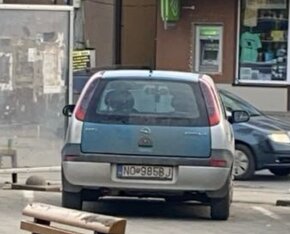 Predám Na náhradné diely alebo v celku Opel corsa - 2