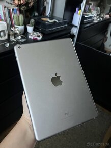 iPad 6th generation - 2