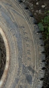 Predám 225/75 r16c - 2