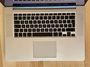 MacBook Pro 15", i7 2,4 GHz/8GB/256GB, NOVÁ BATÉRIA - 2