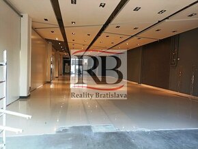 Obchodný priestor 750m² v Golden City na prenájom - 2