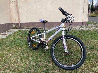 Detsky bicykel zn. CUBE race 200 20’ - 2