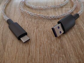 Svietiace káble USB-C a Apple - 2