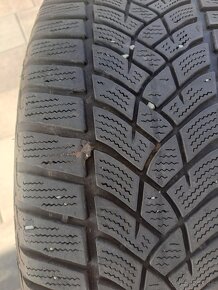 215/55 r17 Goodyear ultragrip - 2