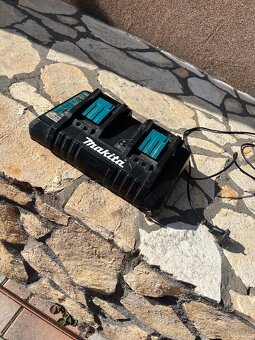 Makita nabíjačka na dve baterky DC18RD - 2