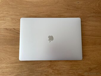 Predám MacBook Pro 15,4" Silver, TouchBar 2019 - 2