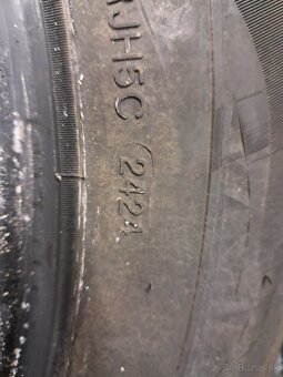 Pneu 185/65 R15 - 2