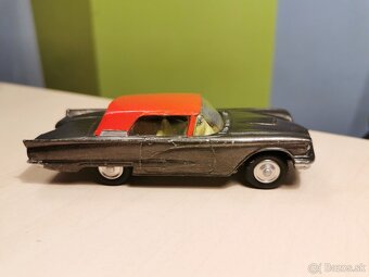 Corgi toys Ford Thunderbird - 2