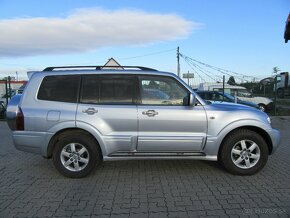 Mitsubishi Pajero Wagon - 2