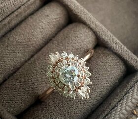 Zlatý prsteň s moissanitom a diamantmi - 2