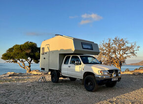 Toyota Hilux X-cab with Bimobil Husky 240 - 2