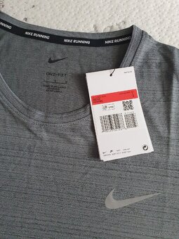 Tričko Nike Dri-Fit sivé - 2